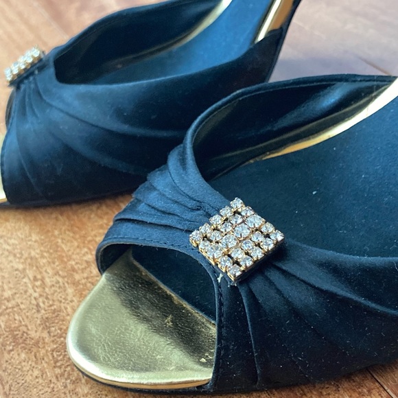 Silky black and gold open toe heels from NineWest - Picture 4 of 4